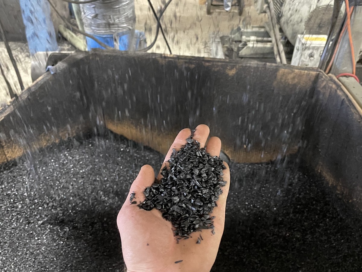 Shredder and granulator reducing pipe to 3/8 inch chip